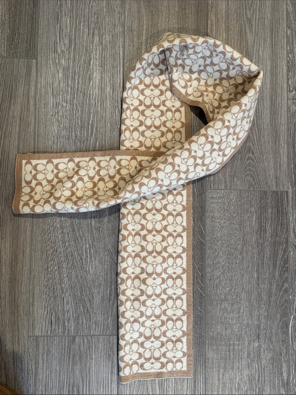 🆕 COACH Reversible Signature C Monogram Scarf - Cream & Shimmer Gold Metallic